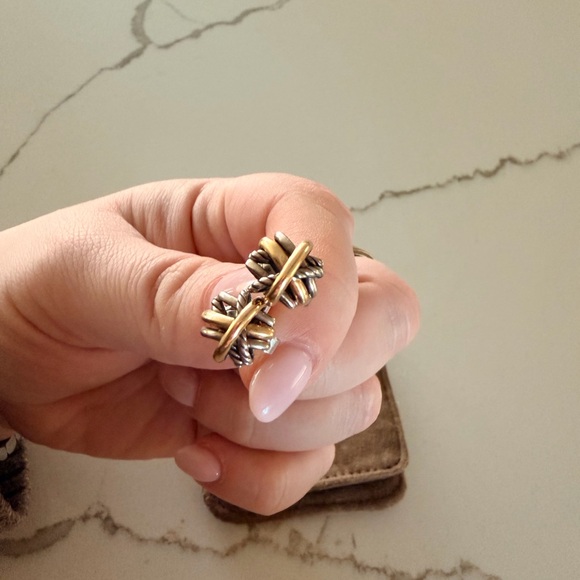 David Yurman The Crossover Collection Stud Earrings with 18k Yellow Gold - Picture 4 of 8